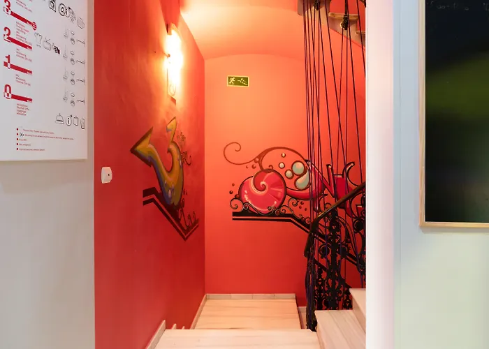 Red Nest Hostel Valenza
